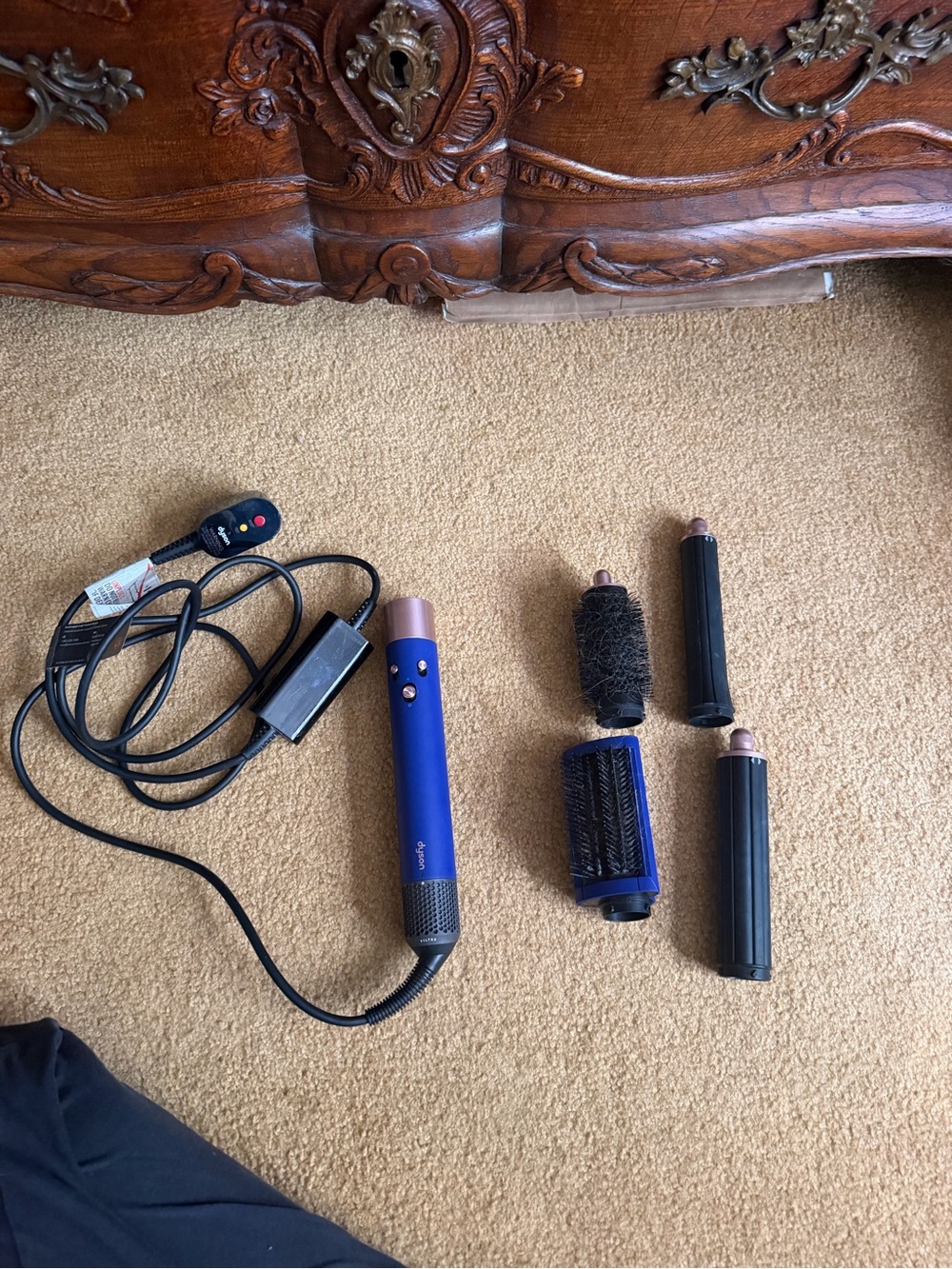 Dyson Airwrap with 4 accessories